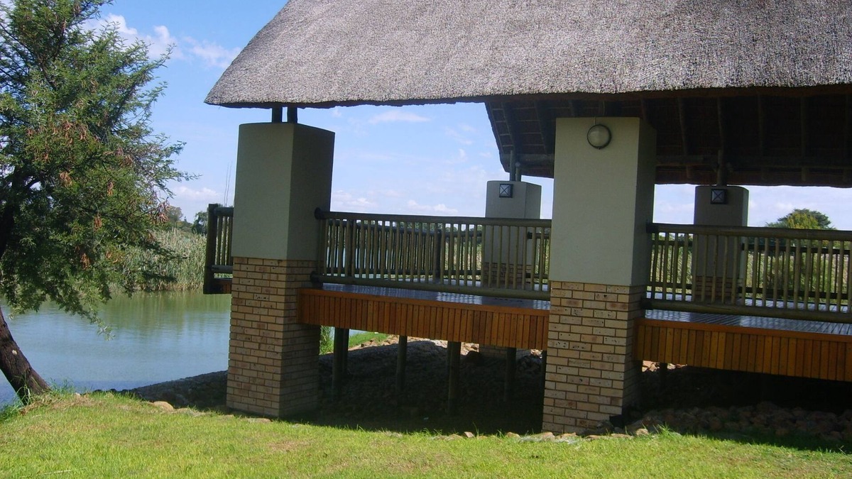 Mahikeng Bed & Breakfast | Cookes Lake Resort