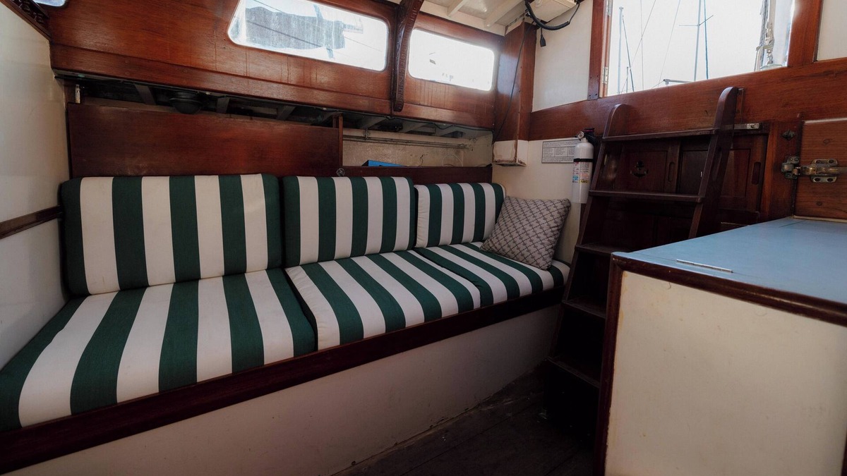 Marina del Rey Boat Rental | Cool 1-bedroom boat in Marina del Rey