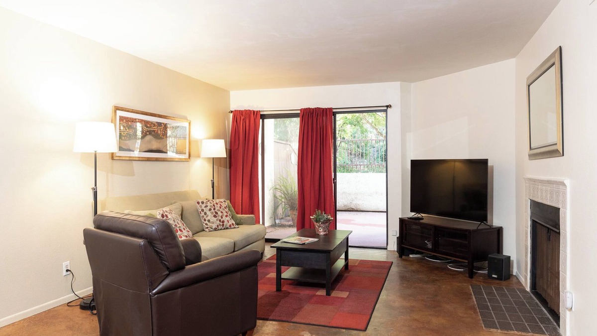 Los Angeles Condo | Cool 2-bedroom Condo in Vibrant Los Angeles