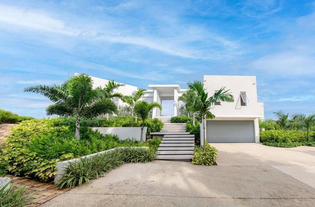 Deanes Villa | Cool Breeze by Blue Sky Luxury