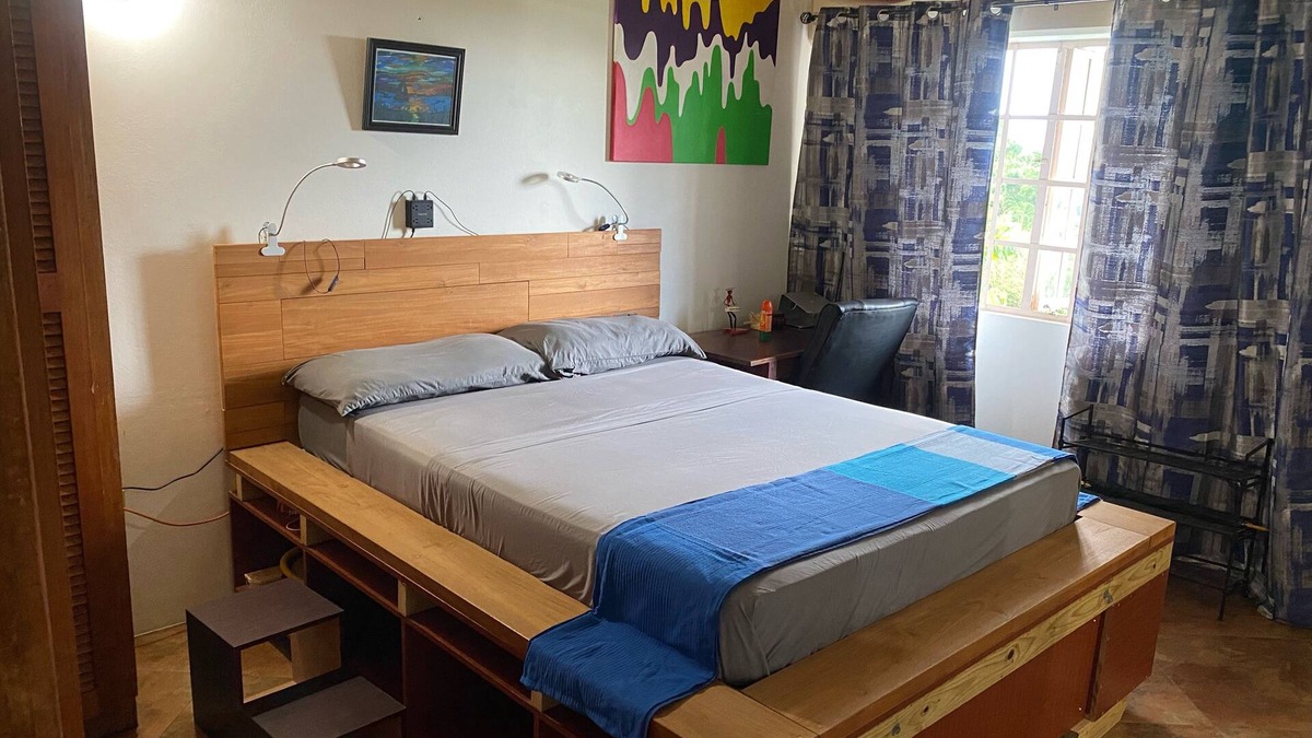 St. Joseph House | Cool, Breezy, Private Ensuite @ Halite Court