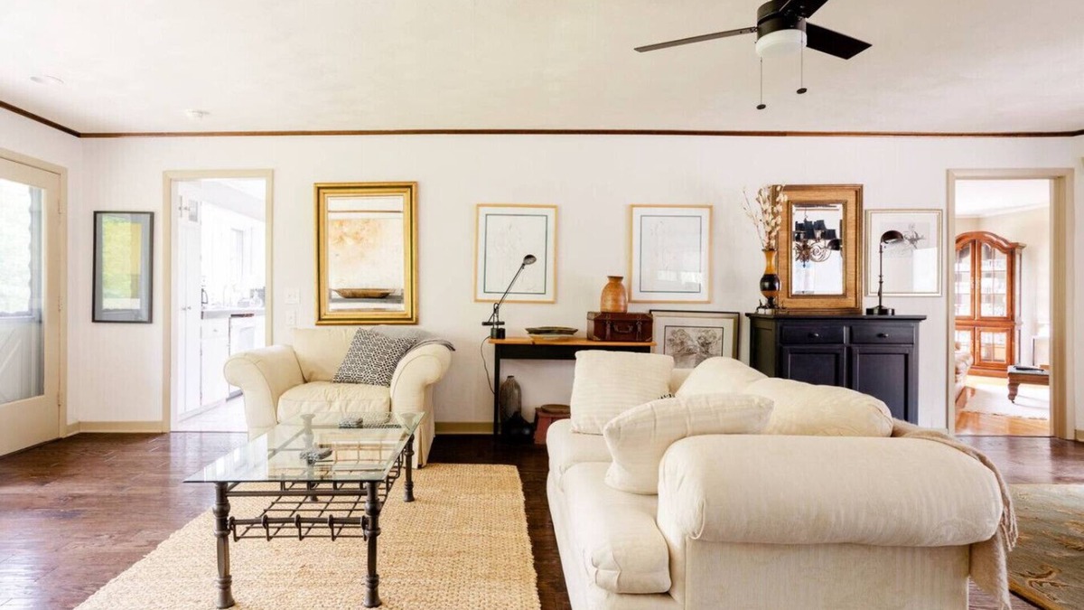 East Meredith House | Cool & Comfy Escape | Family Fun Awaits | Close to the Action