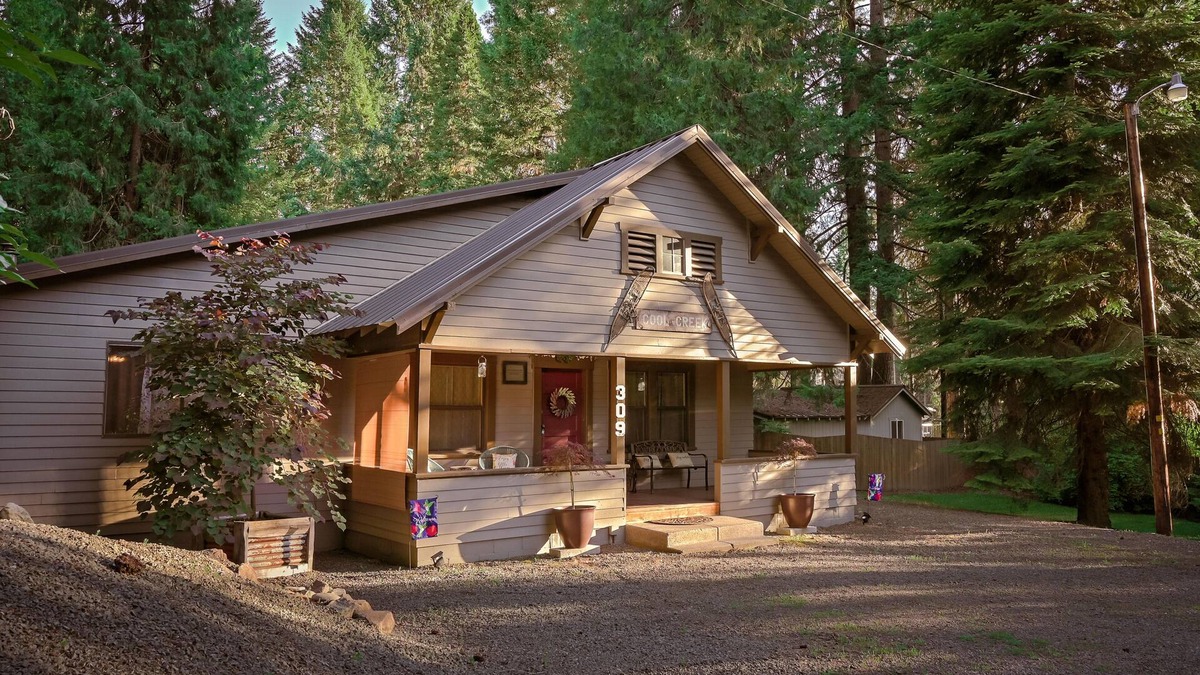 Prospect Cottage | Cool Creek Cottage, Crater Lake National Park , trails and waterfalls nearby.