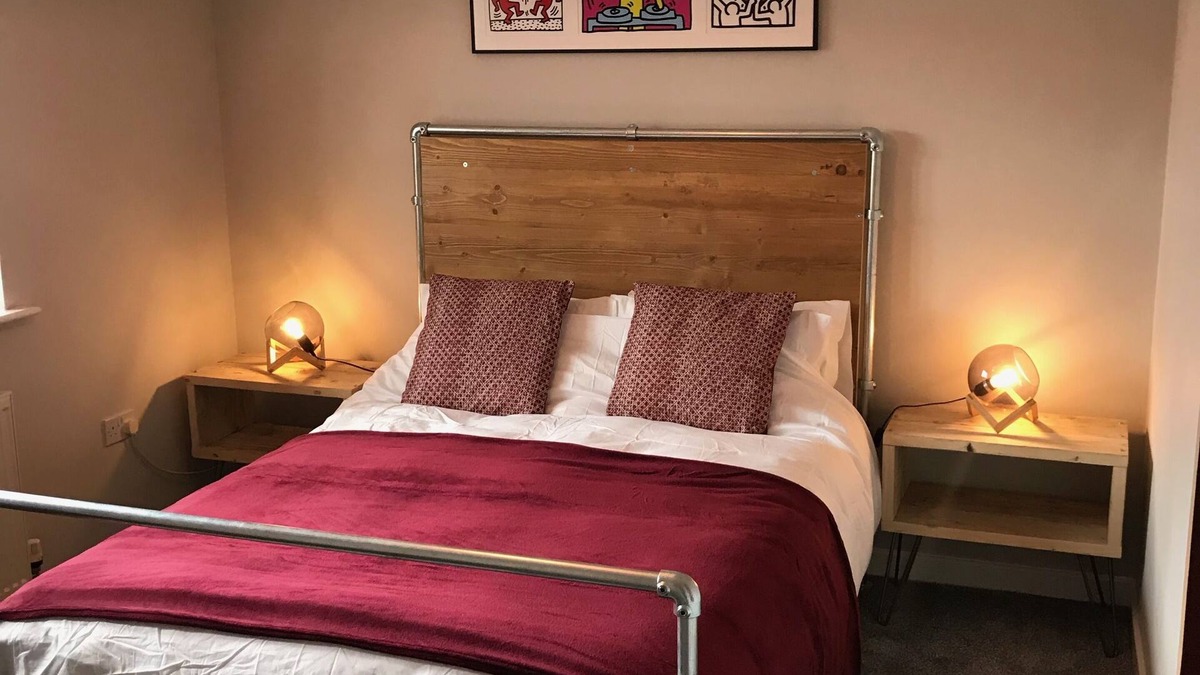 Glastonbury House | Cool, funky modern two bedroomed town house