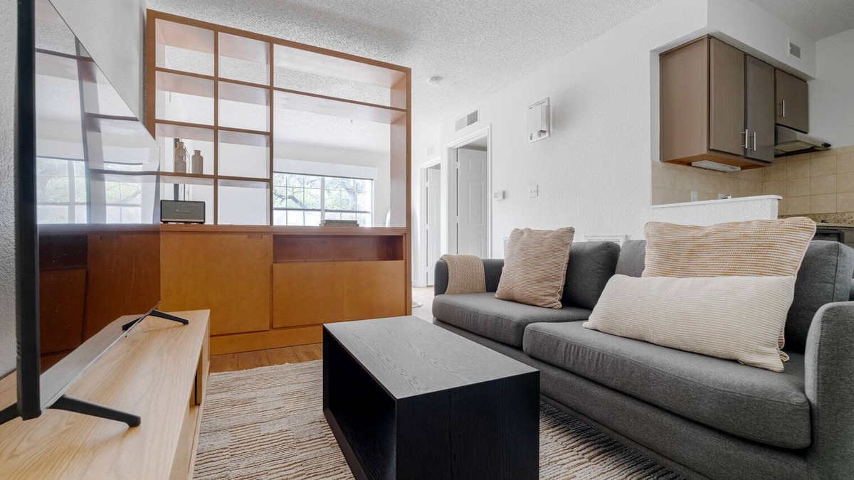 Gateway Apartment | Cool Gateway Studio w/Gym, Pool, nr Shopping, by Blueground