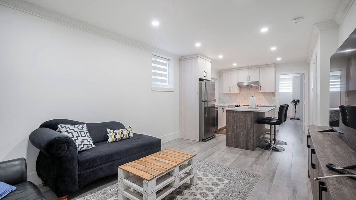 Surrey Newton House | Cool house with AC in charming Surrey