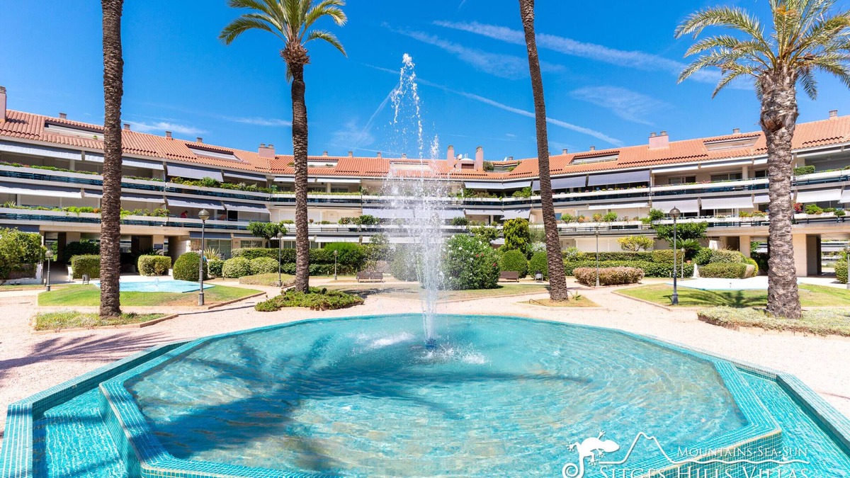 Sitges Apartment | Cool Parc Del Mar Apt, opp Beach, com Pool and A/C