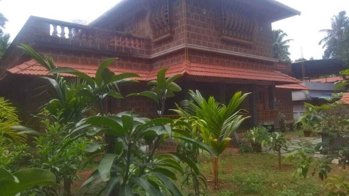 Irinjalakuda Bed & Breakfast | Cool stay in the middle of Kerala where you can wander throguh natural beauty