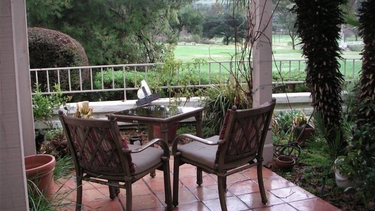 Escondido House | Cool Summers + Warm Winters on 18 Hole Golf Course