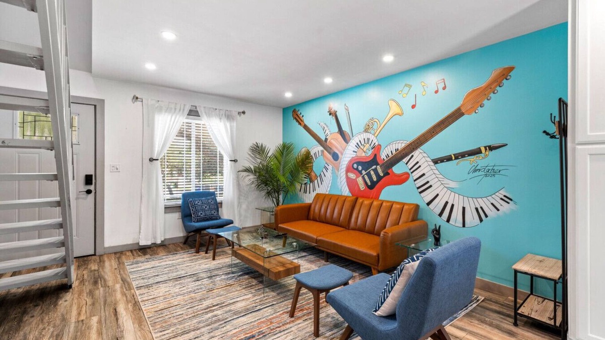 St. Edwards House | Cool Vibes SoCo Townhome!