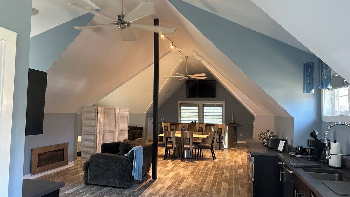 Dallas Apartment | Coolest home away from home! Super cozy, modern, and comfy!