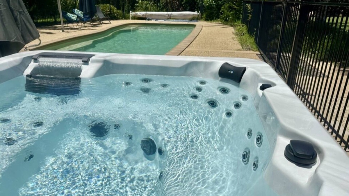 Coolum Beach House | Coolum Country Retreat with Pool and Spa