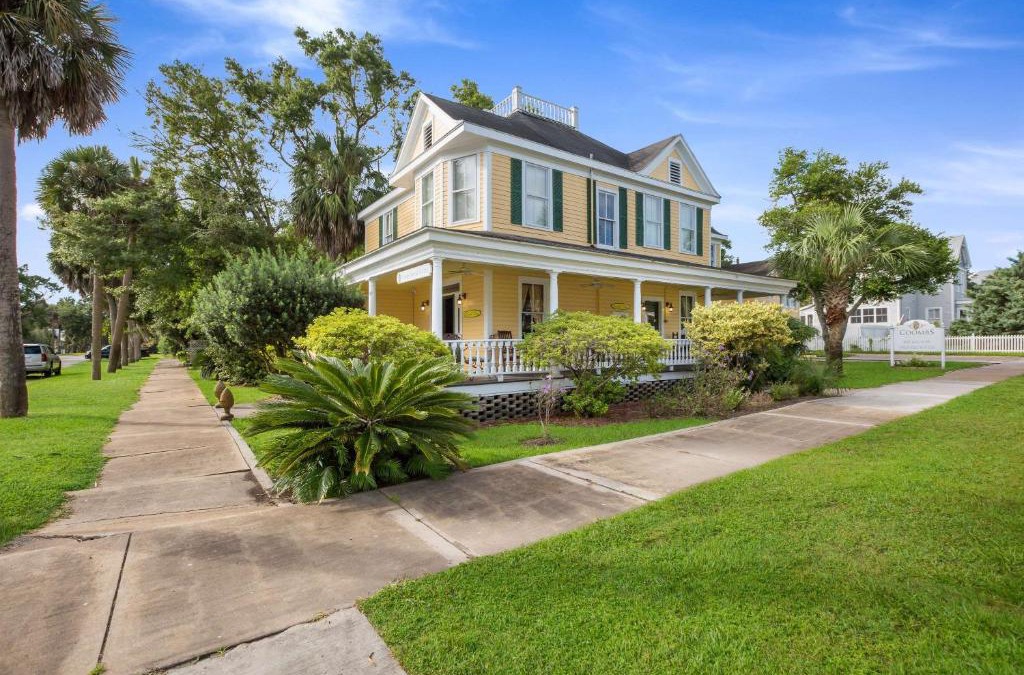 Historic Downtown Apalachicola Hotel | Coombs Inn & Suites