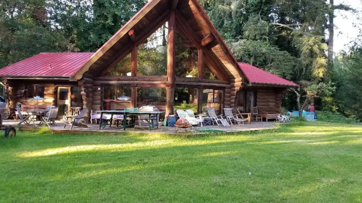 Regional District of Nanaimo House | Coombs loghouse