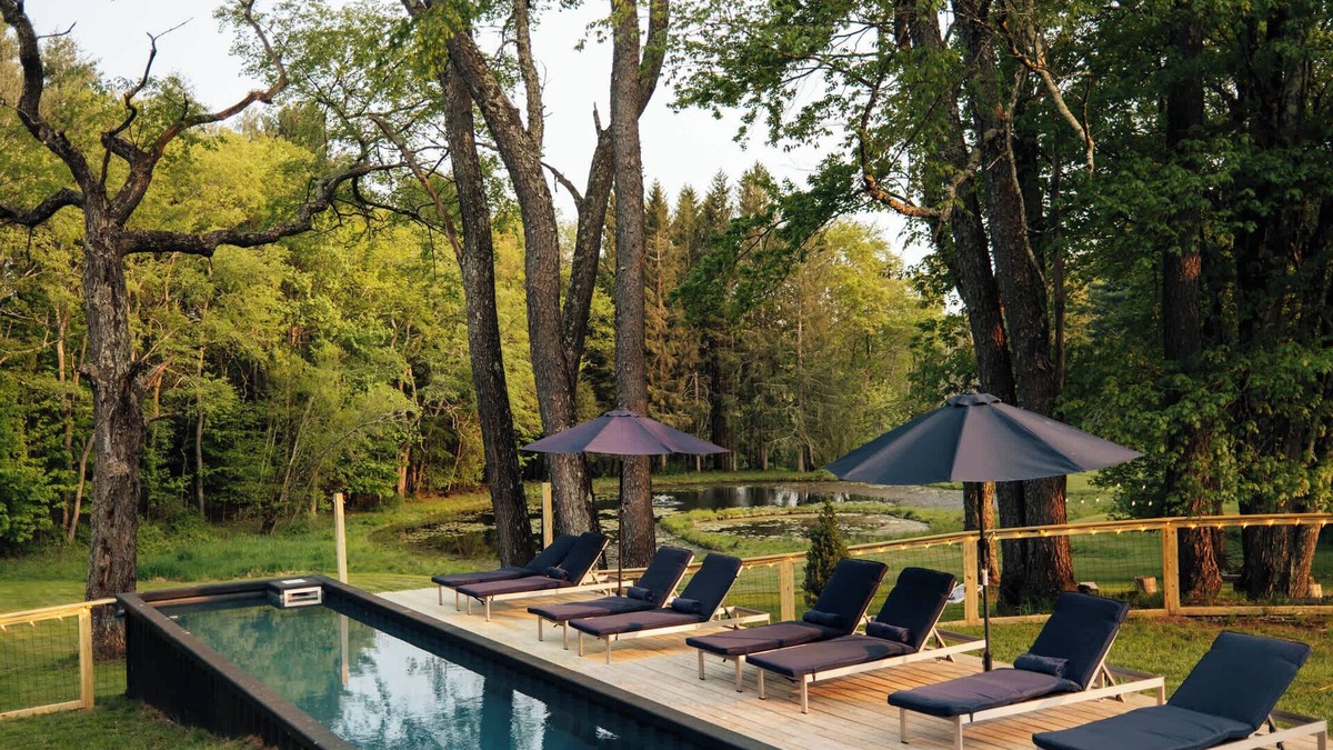 Jeffersonville House | Coop 002 Summary: Thi