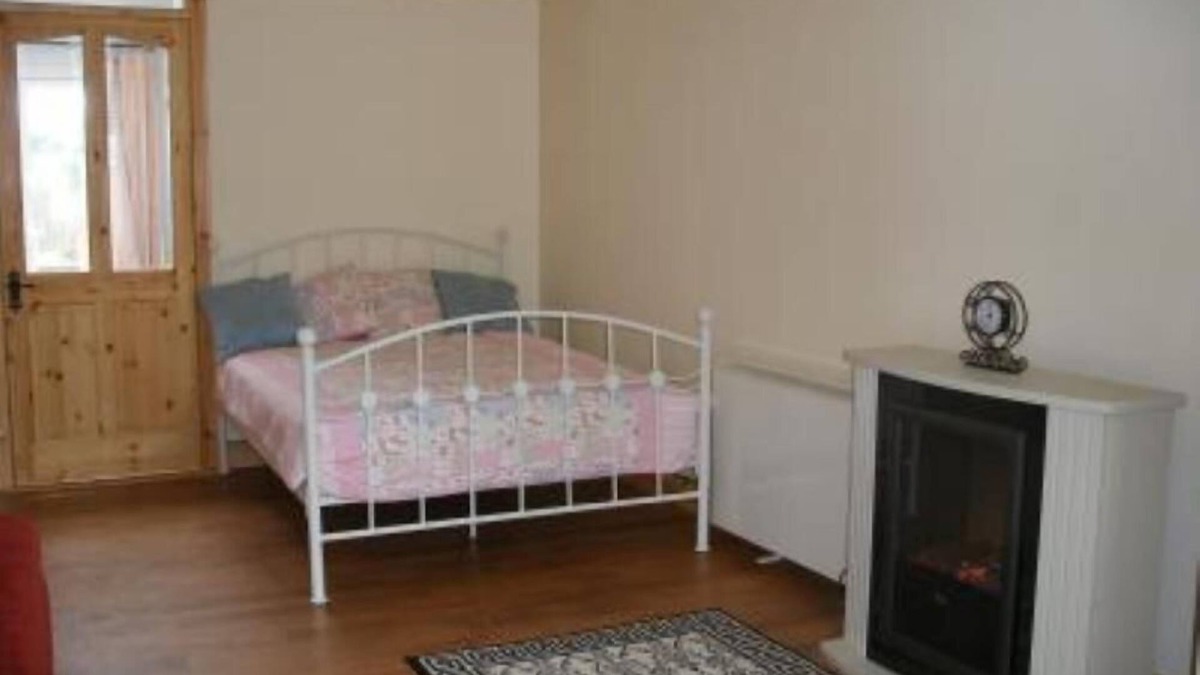 Cooraclare Apartment | Cooraclare: ,8 km from Atlantic Coast.,42 km south of the Cliffs of Moher