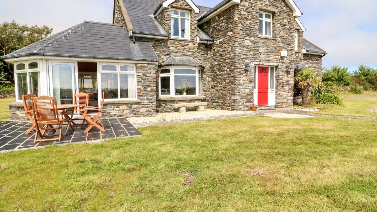 Goleen Cottage | COORLACKA, pet friendly, with a garden in Goleen, County Cork