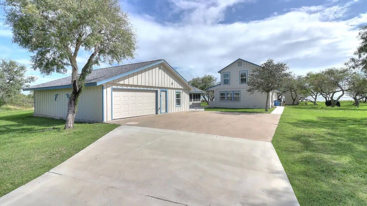 Bayside House | Copano Bay Retreat- Pool & Fishing Pier