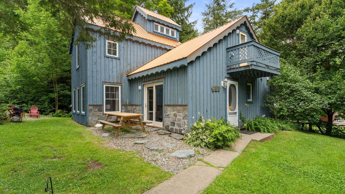 Jeffersonville Ski Chalet | Copper Roof - Escape for Families & Furry Friends