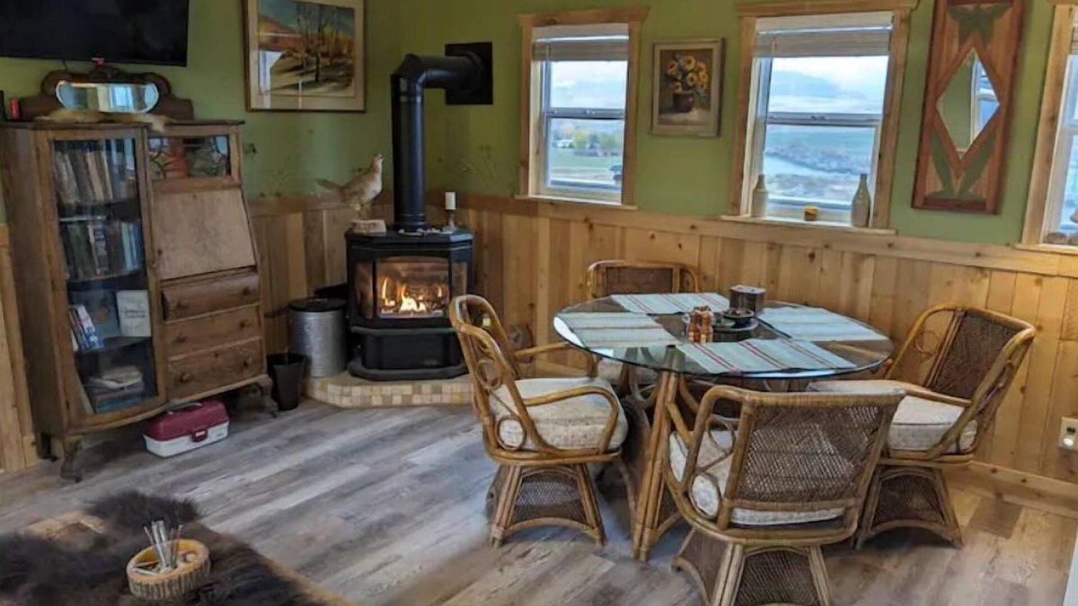 Thermopolis Cabin | Copper Winds Private Cabin on 6 Acres