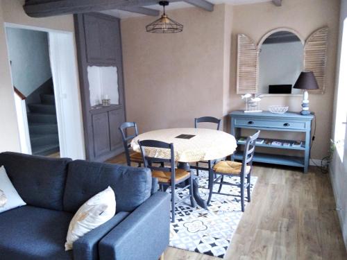 Criquetot-lʼEsneval Apartment | Coquelicot