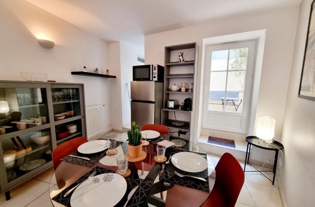 Angouleme Apartment | Coquette maison de ville calme avec patio