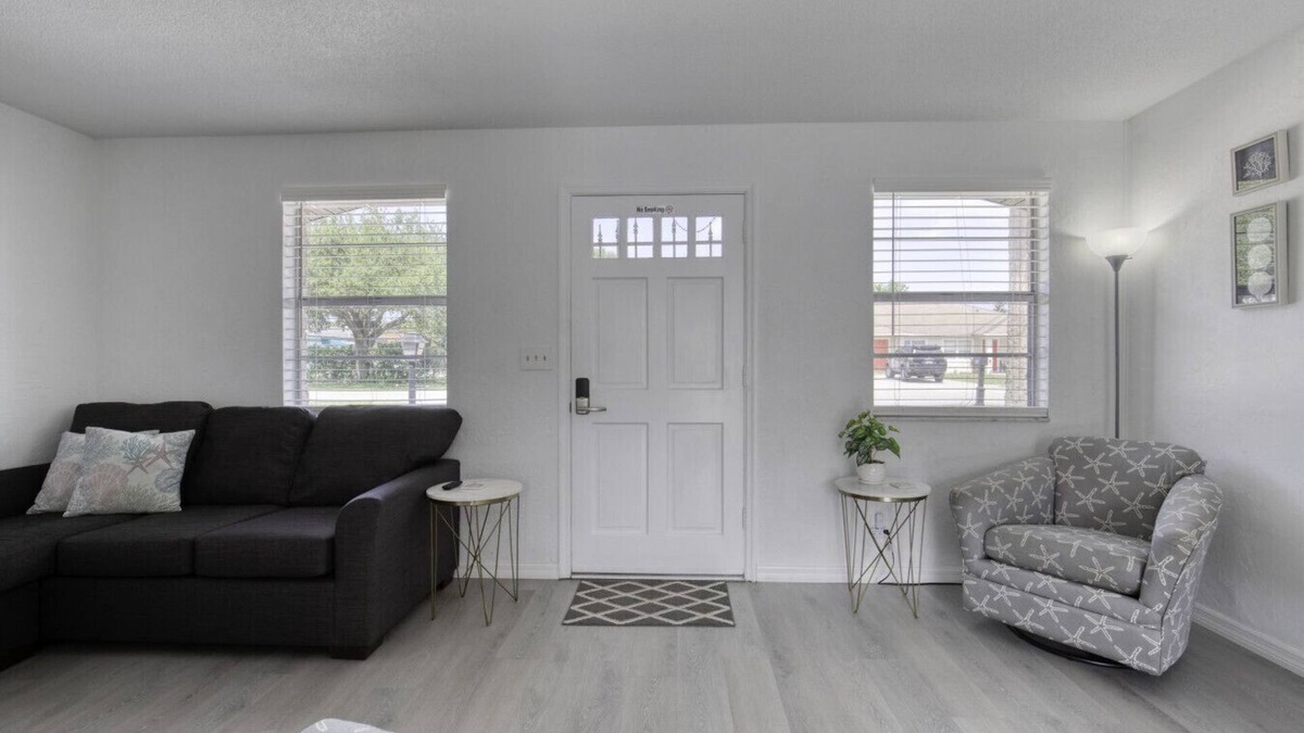 South Daytona House | Coquina Cabana with fenced yard and adorable decor
