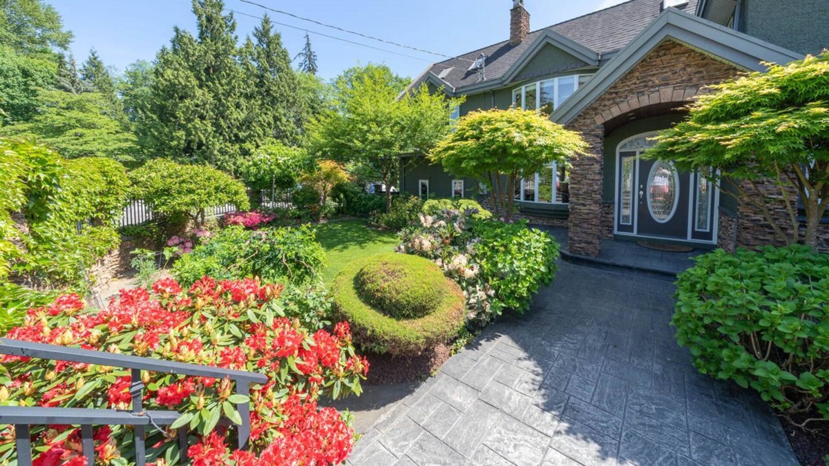 Coquitlam House | Coquitlam 5bed/3bath Luxury home + swimming pool