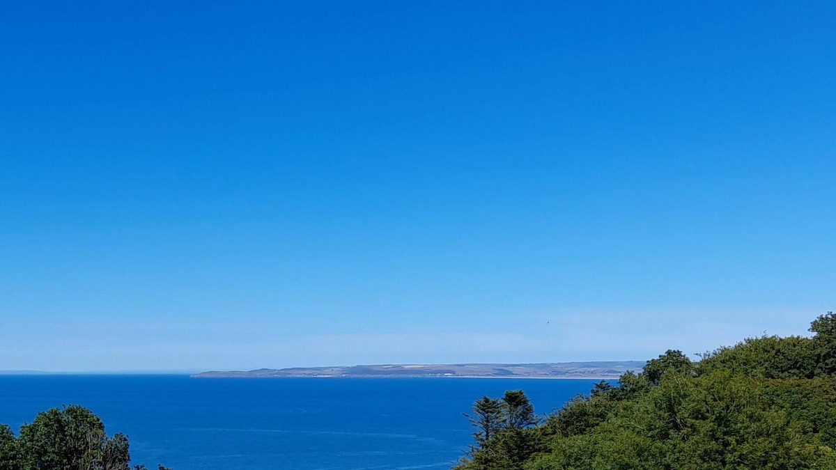 Bucks Cross Ski Chalet | Cora's Cosy Cabin - 2-bedroom dog friendly chalet. Stunning views