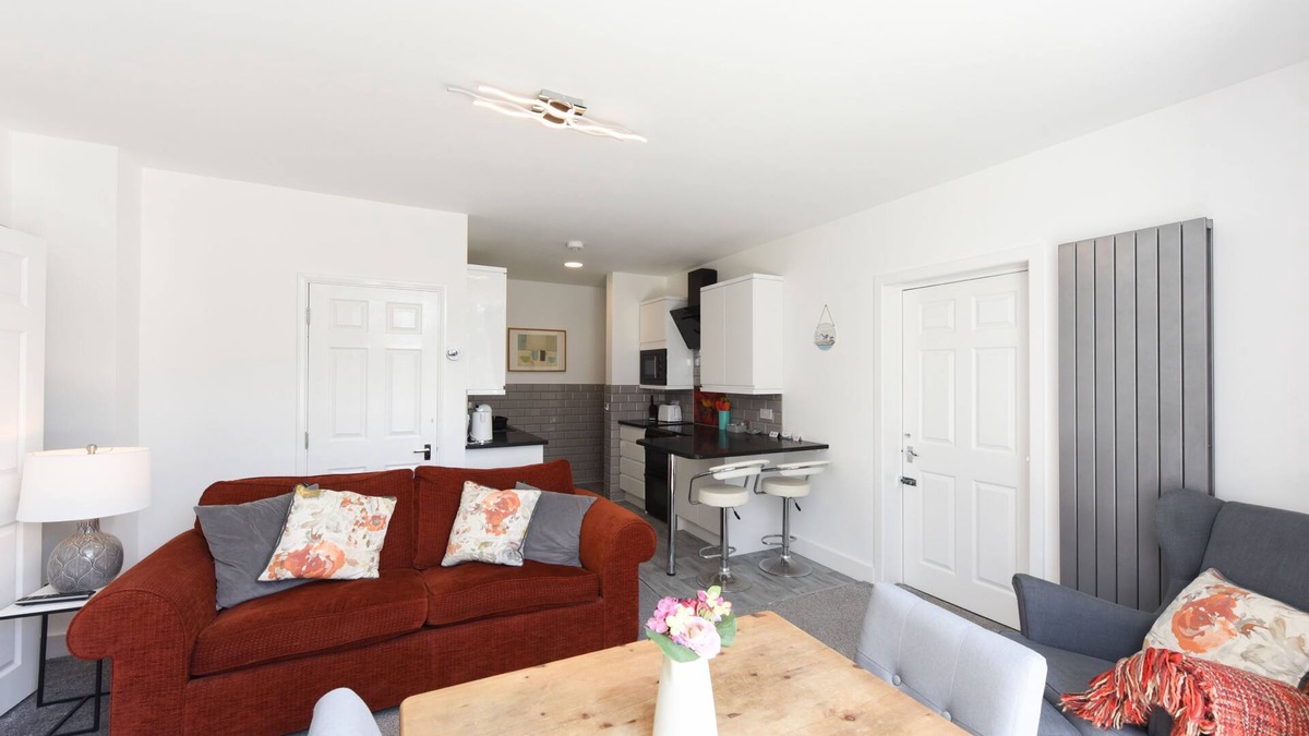 Cliftonville Apartment | Coral - 2 bedroom ground floor apartment near Margate beach