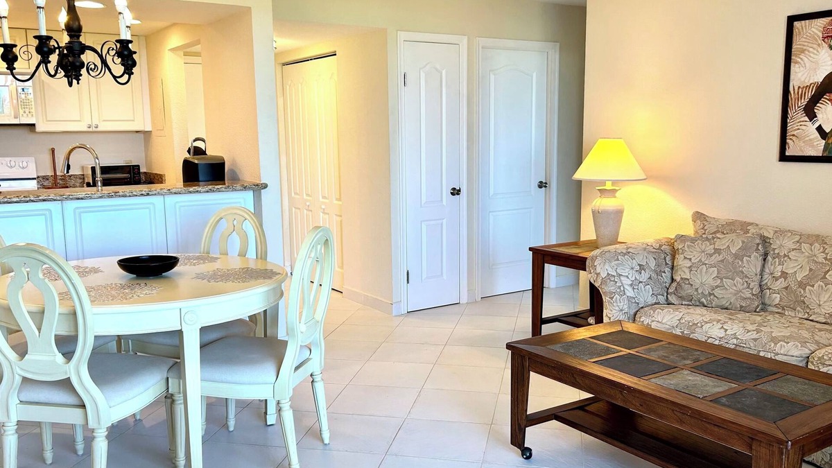 Williams Town Condo | Coral Beach Condo w Ocean View 1 Bdr Sleeps 4n