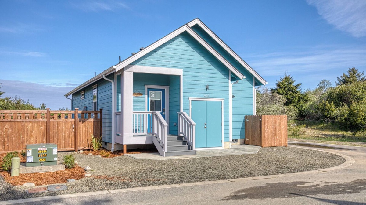 Ocean Shores House | Coral Beach Cottage - Oyhut Bay Seaside Village