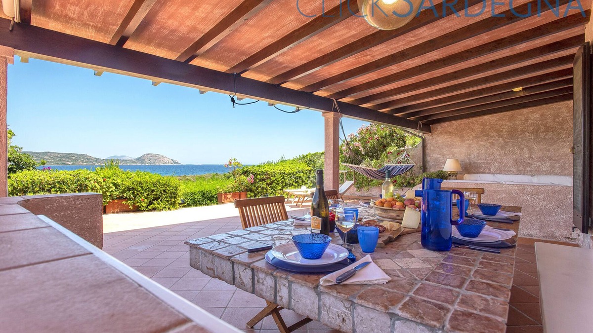 Tiriddo Villa | Coral Coast Spectacular villa with the beach below the house