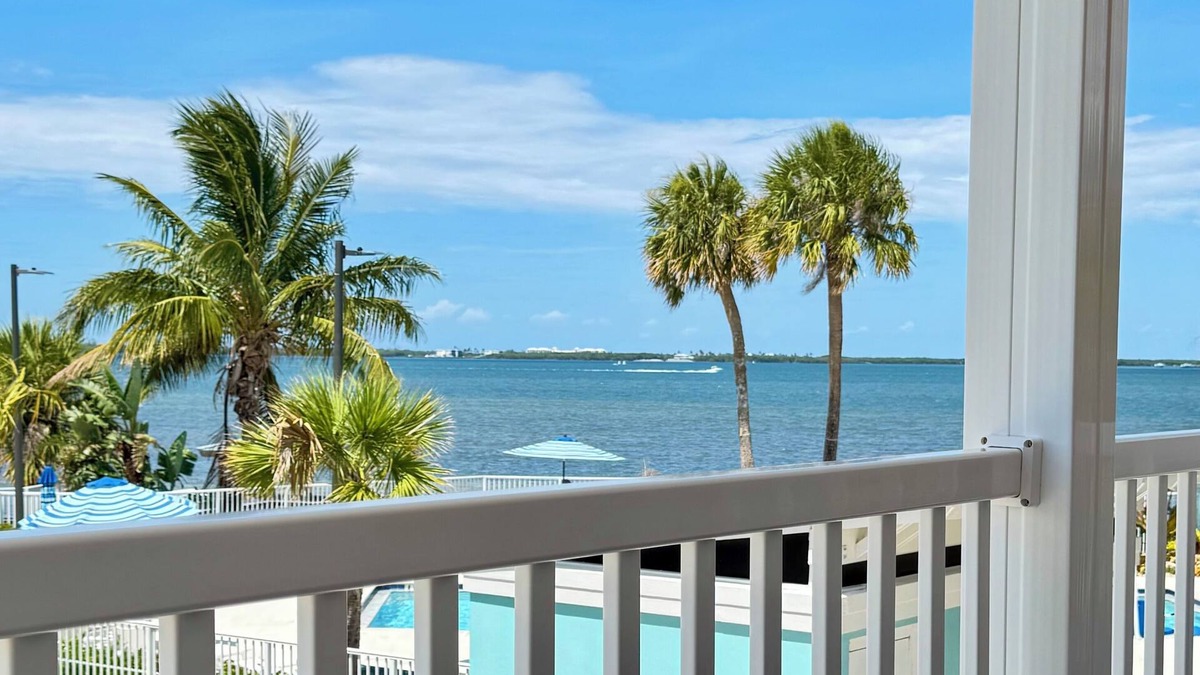 Jensen Beach Cottage | Coral Cottage~Family with kids~Pet Friendly~Stunning Views~pool~beach gear