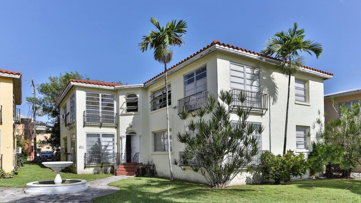 Douglas Apartment | Coral Gables Picasso Apt in Art Building W/Patio