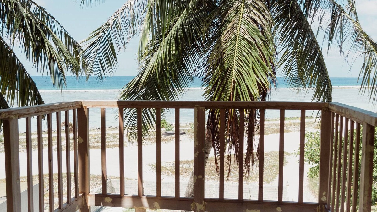 Thulusdhoo Island Hotel | Coral Inn