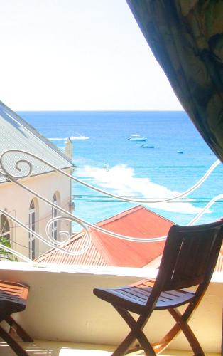 Durants Hotel | Coral Lane Beach Apartments