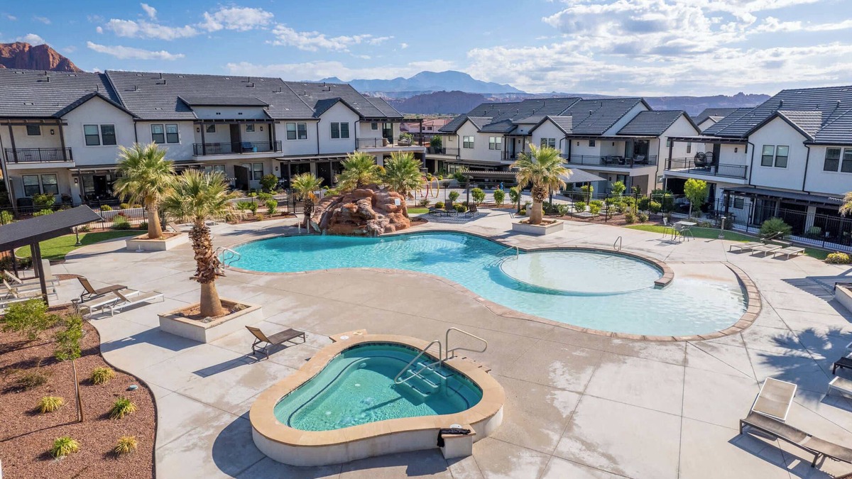 Santa Clara House | Coral Paradise Community Pool