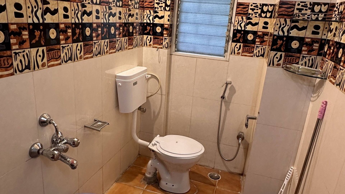 Pune Apartment | Coral : Private Studio near Osho in Koregaon Park. WiFi Smart Tv Kitchenette