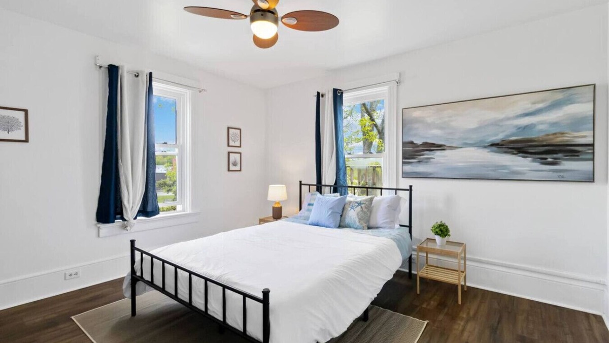 Lunenburg Apartment | Coral Suite Heart of Lunenburg
