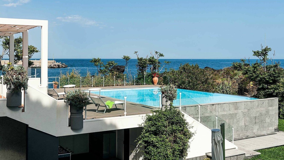 Stazzo Apartment | Corallo - apartment by the sea with pool in Sicily