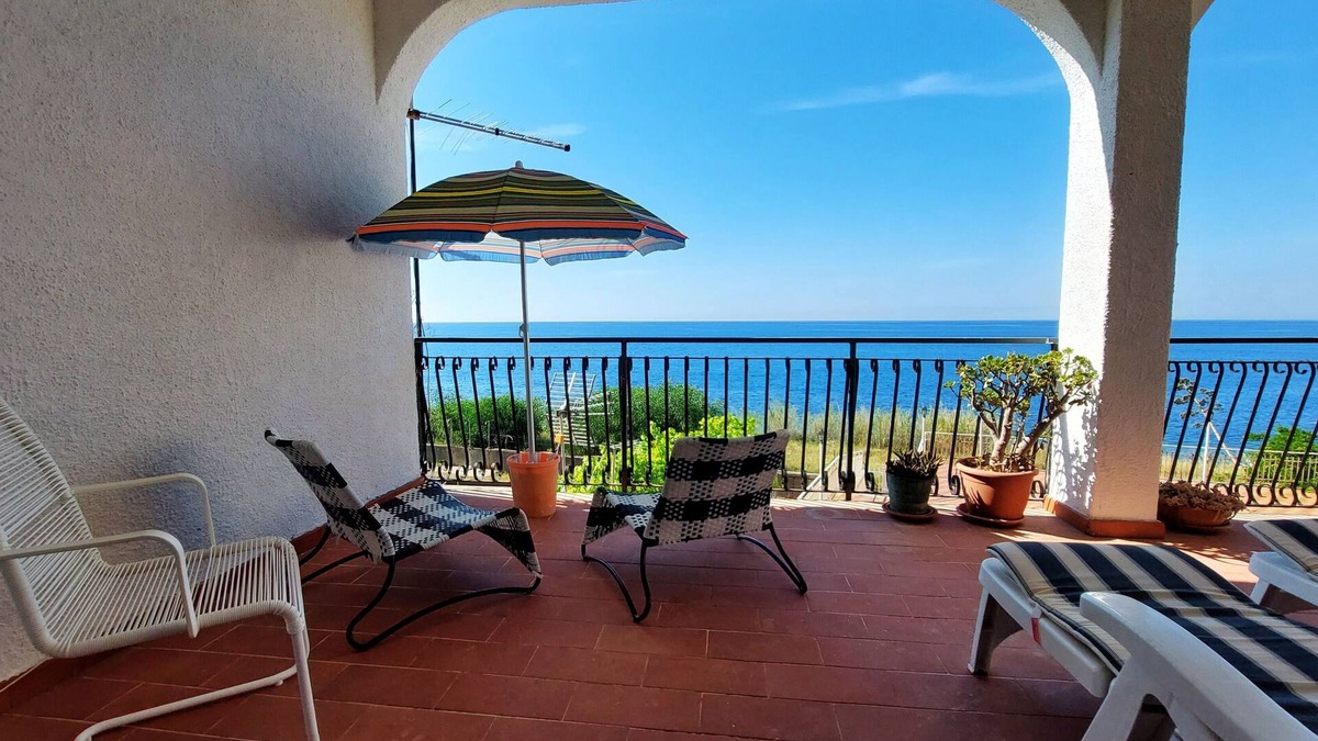 Motta San Giovanni Apartment | Corallo Blu Vacation Home