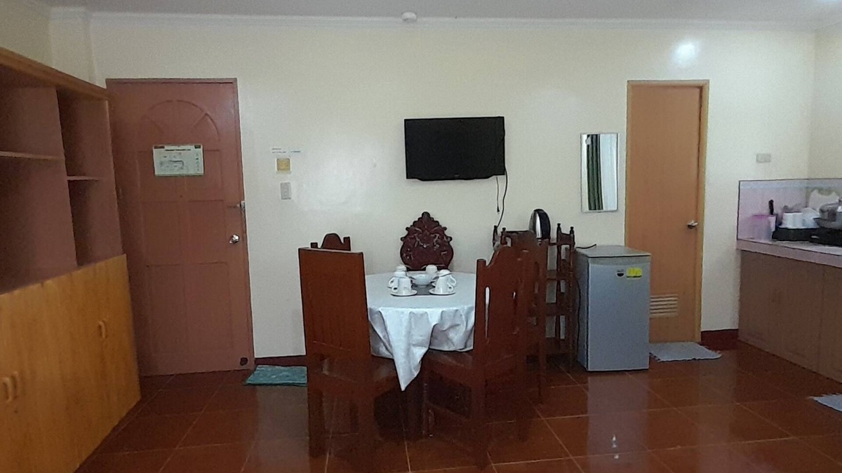 Boracay Island Apartment | CORALYN'S PLACE FAMILY of 6 with private toilet and kitchenette
