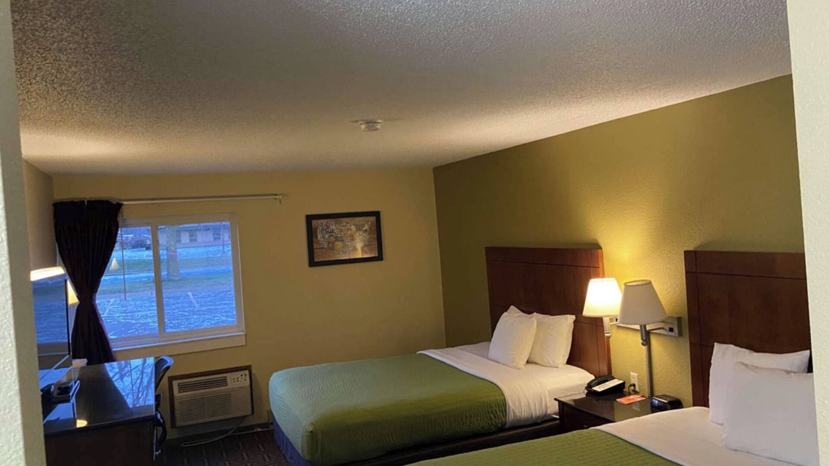 River Falls Hotel | Coratel Inn and Suites By Jasper Riverfalls - Comfort 2 Queen Bed Non Smoking