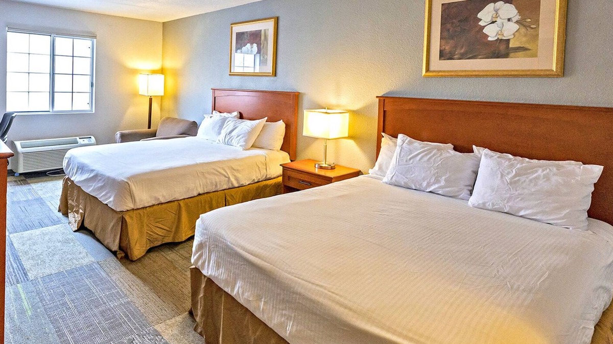 Fairfield Hotel | Coratel Inn by Jasper Iowa Fairfield - Deluxe 2 Queen Bed Non Smoking