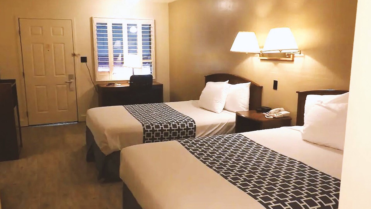 McCook Hotel | Coratel Inn & Suites By Jasper McCook - Standard 2 Queen Bed NS