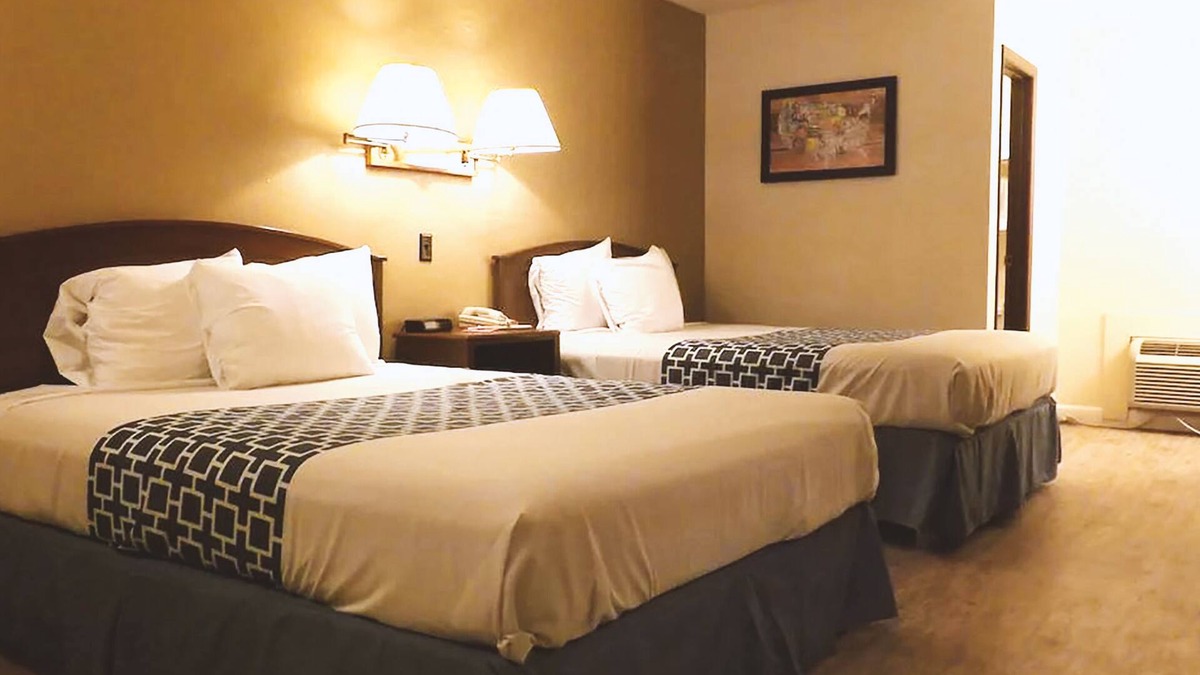 McCook Hotel | Coratel Inn & Suites By Jasper McCook - Deluxe 2 Queen Bed NS