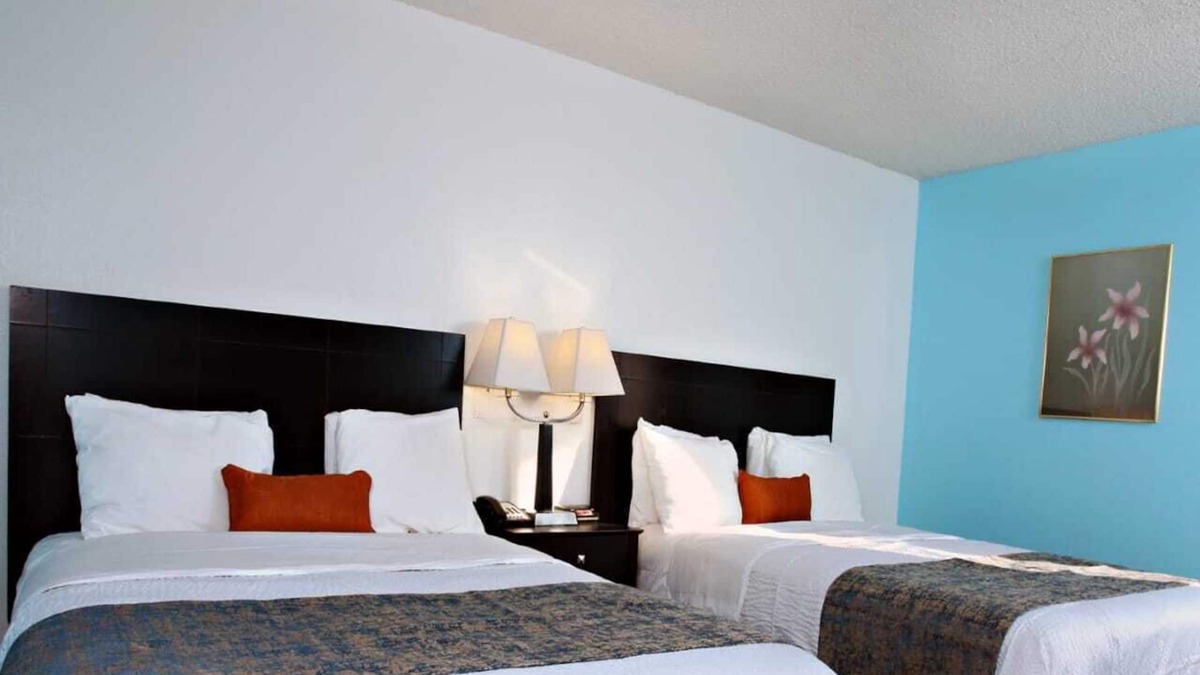 Newton Hotel | Coratel Inn & Suites By Jasper Newton - Comfort 2 Queen Bed NS