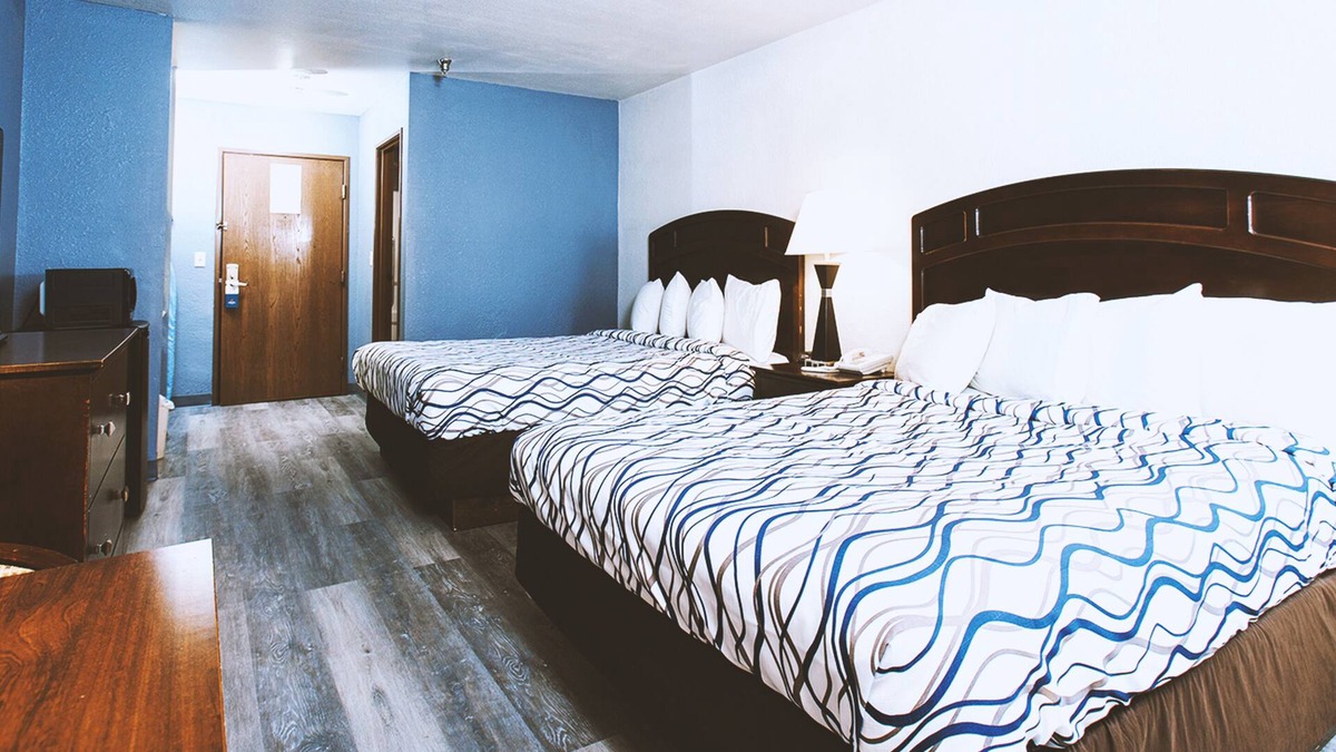 Park City House | Coratel Inn & Suites by Jasper Park City - Wichita North - EQBNS