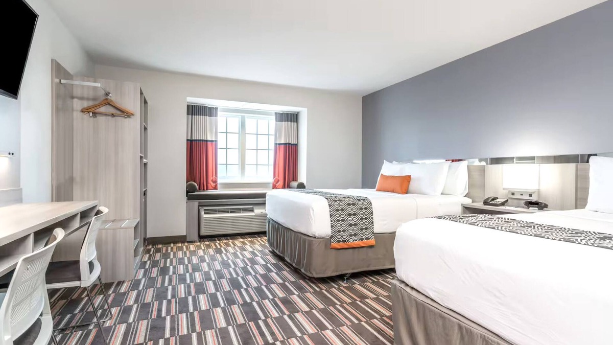 Rochester House | Coratel Inn & Suites by Jasper Rochester-2 Queen Bed Non Smoking